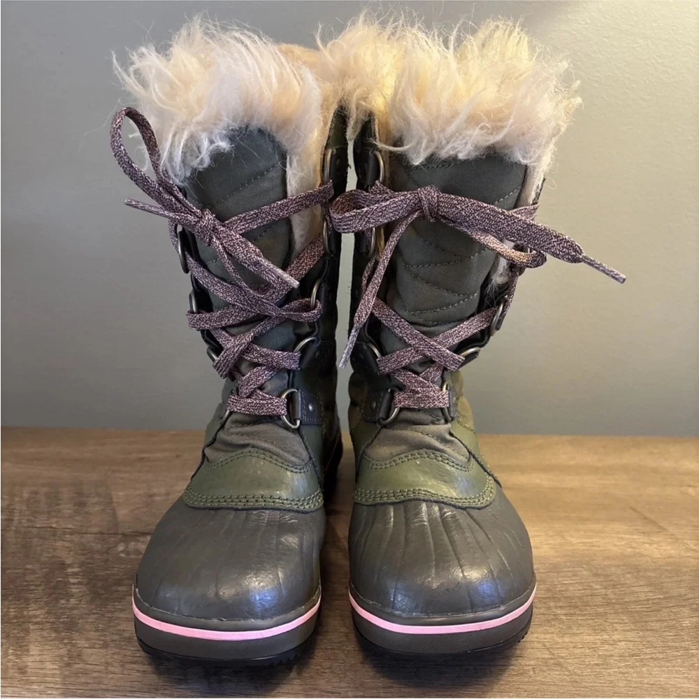 Sorel Youth Waterproof Winter Boots Size 3 Green And Pink
